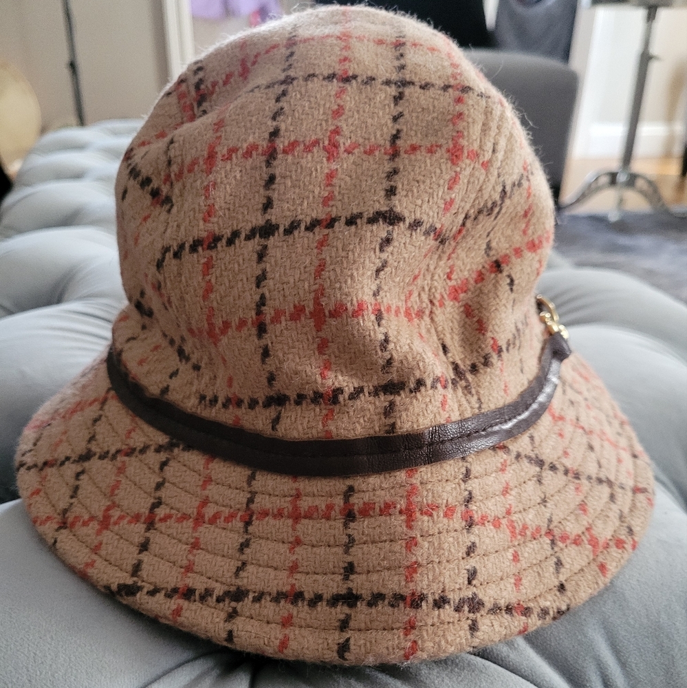 Womans Classic Coach Hat